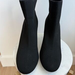 Elegant Black Women's Ankle Boots - Size 8